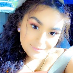 Meet your Posher, Daniela